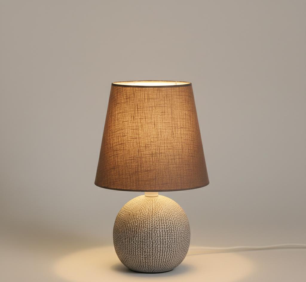 Mała lampa stołowa