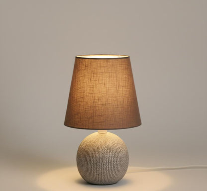 Mała lampa stołowa