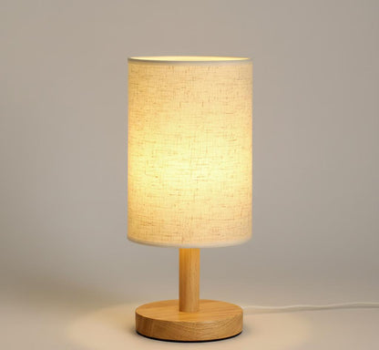 Prosta drewniana lampa biurkowa