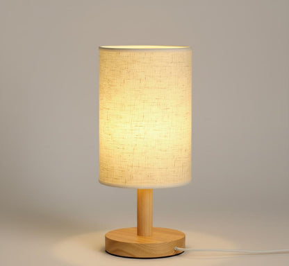 Prosta drewniana lampa biurkowa